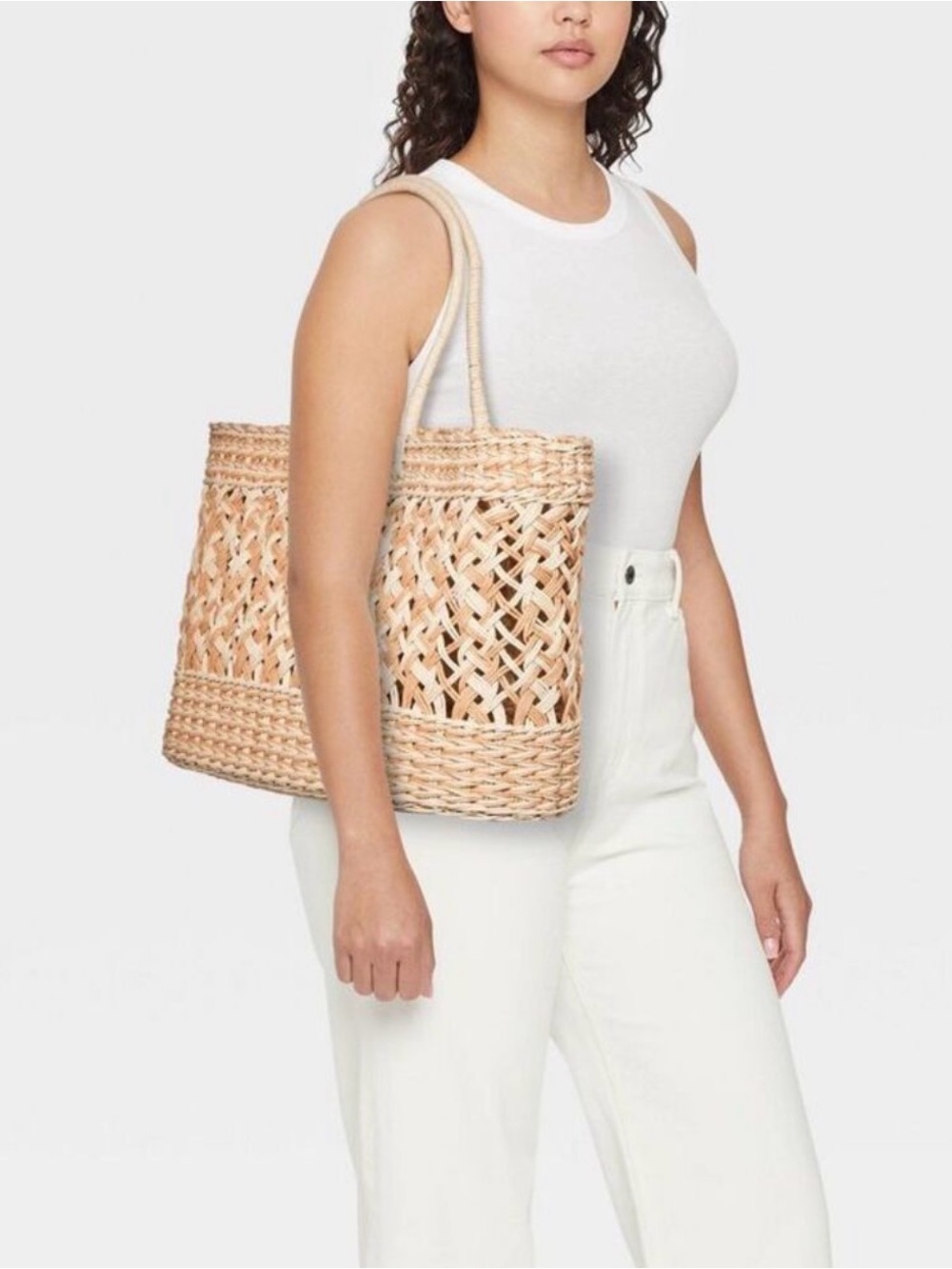 Shade & shore Woven Straw Tote Bag in Natural Two-Tone - Picture 3 of 3